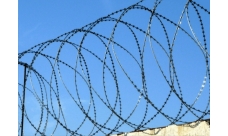 Спиральный барьер безопасности из армированной колючей ленты:бухта 600мм витков в п.м. 6,2, клепок- 5 ГОСТ 3282-74 (10м)